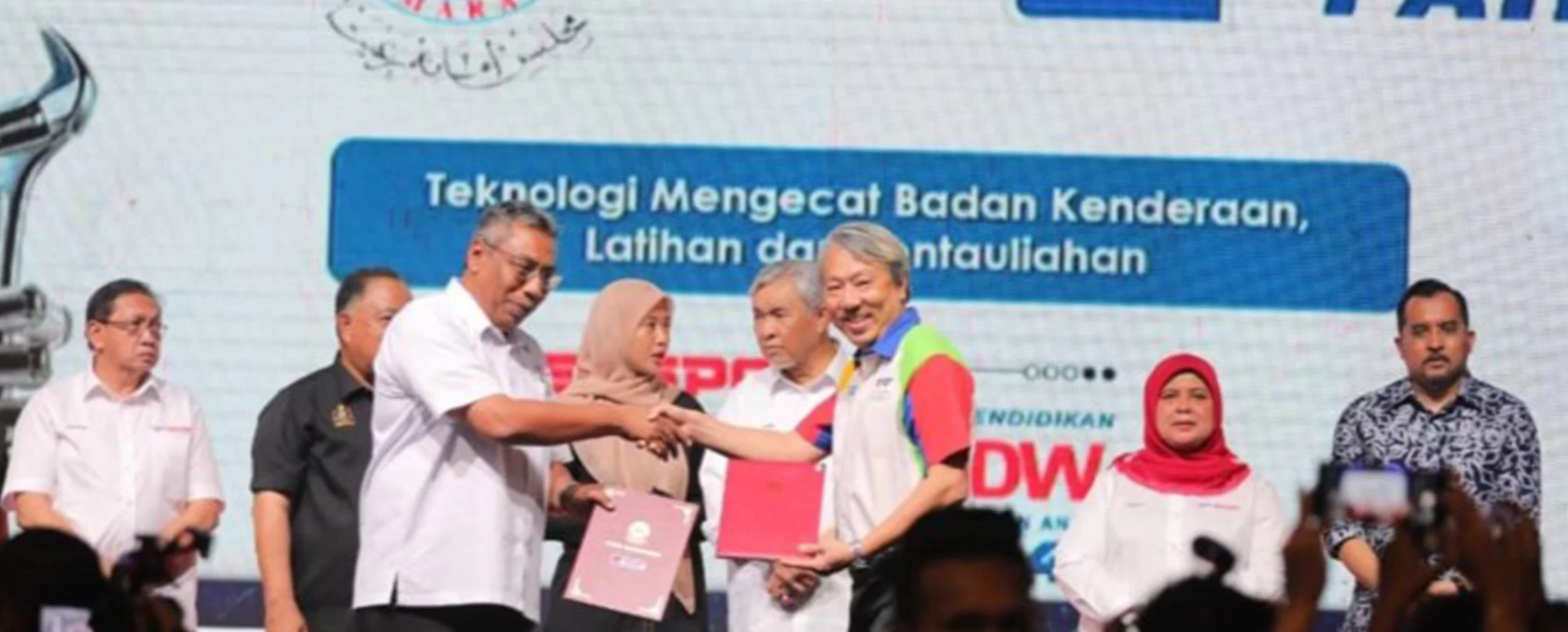 Event showcasing Nippon Paint's collaboration for vehicle body painting technology training, featuring key speakers and signing of agreements.